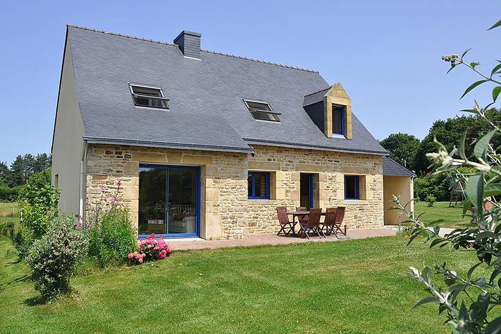 Gîte pour 6 personnes, avec terrasse ainsi que sauna et jardin à Locoal-Mendon