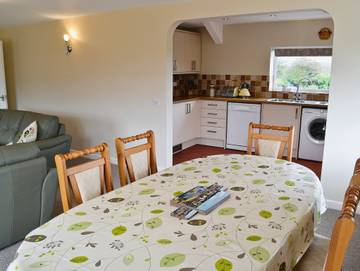 Log Cabin for 6 People in Weymouth, Dorset, Photo 3