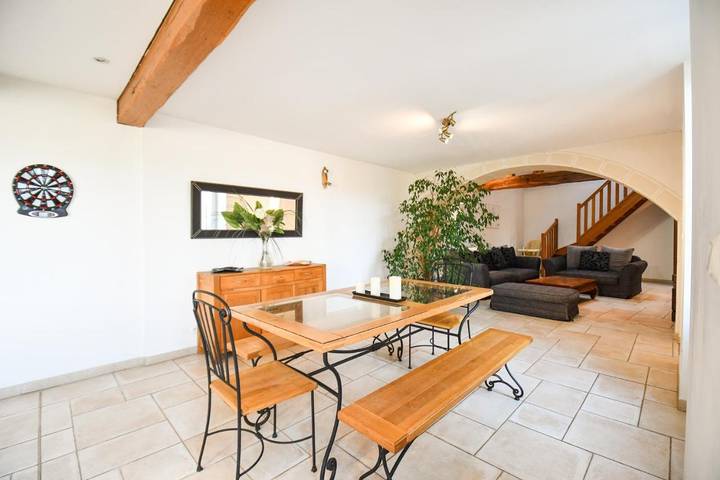 Location de vacances pour 10 personnes, avec Terrasse ainsi que Jardin et Vue dans Noé-les-Mallets