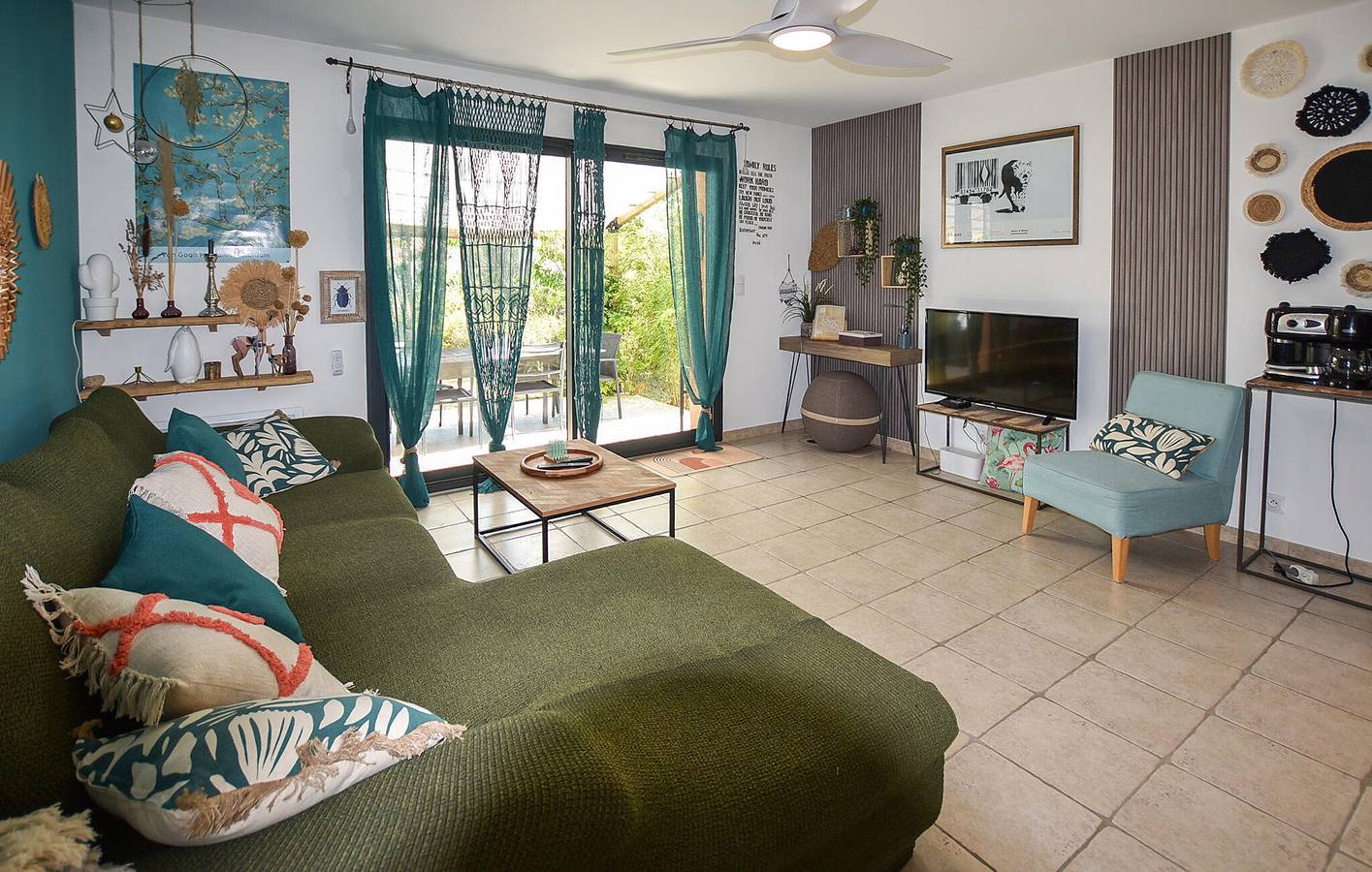 Charmant appartement de 80 m² avec piscine, parking et à deux pas des restaurants du quartier in Bédoin, Parc naturel régional du Mont-Ventoux