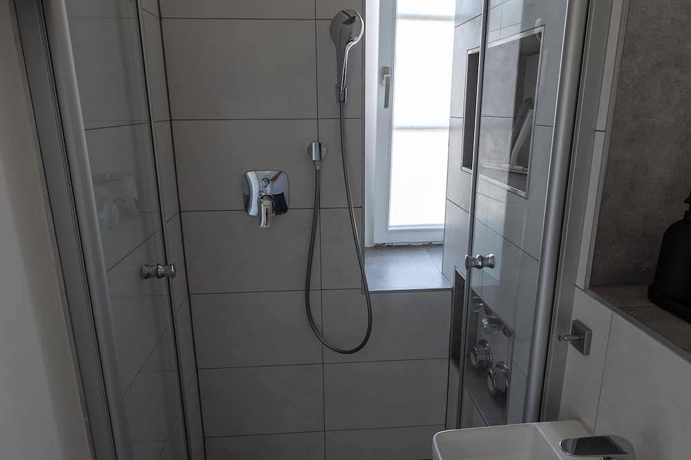 Appartamento intero, Charming studio with Ac, balcony and view of the Castle - Walk to Everything. in Altstadt (Heidelberg), Heidelberg