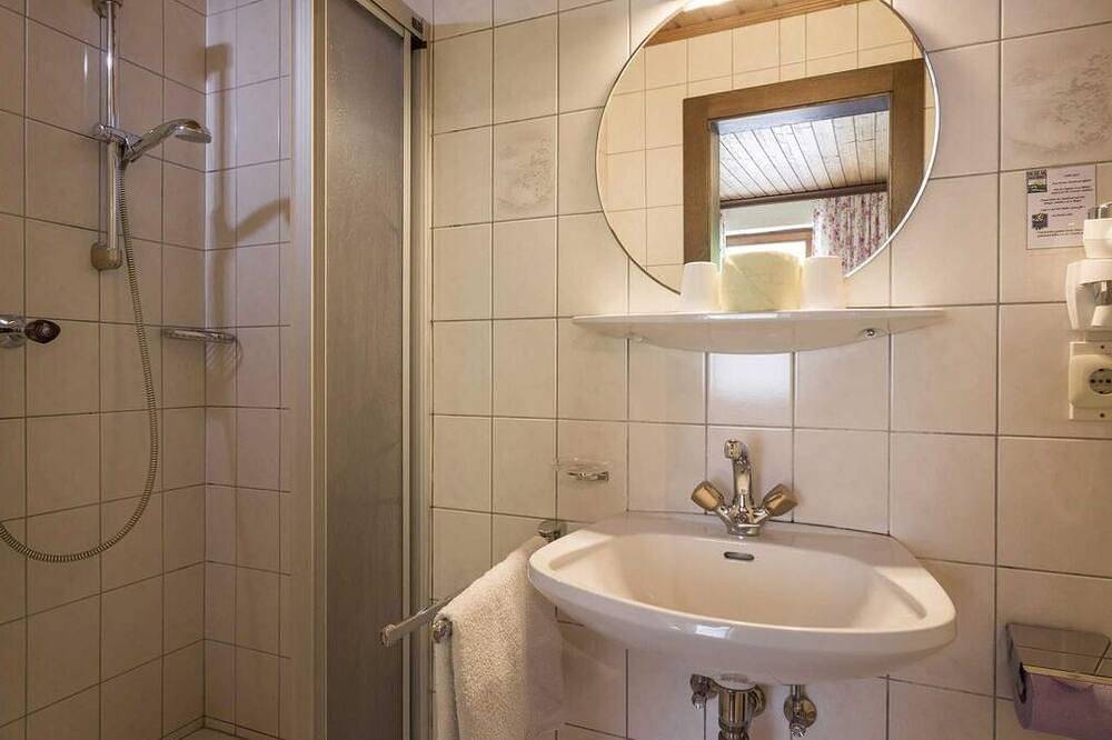 Wachhof - Urlaub am Bauernhof Achensee - Doppelzimmer Rotspitz in Maurach, Eben am Achensee