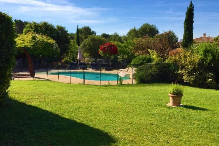 Location de vacances pour 9 personnes, avec piscine et balcon à Lambesc - 3