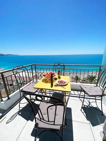 Gîte pour 4 personnes, avec vue et terrasse dans Plage Fabron Bambou Nice