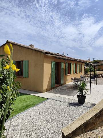 Gîte pour 6 personnes, avec terrasse et jardin à Ginasservis