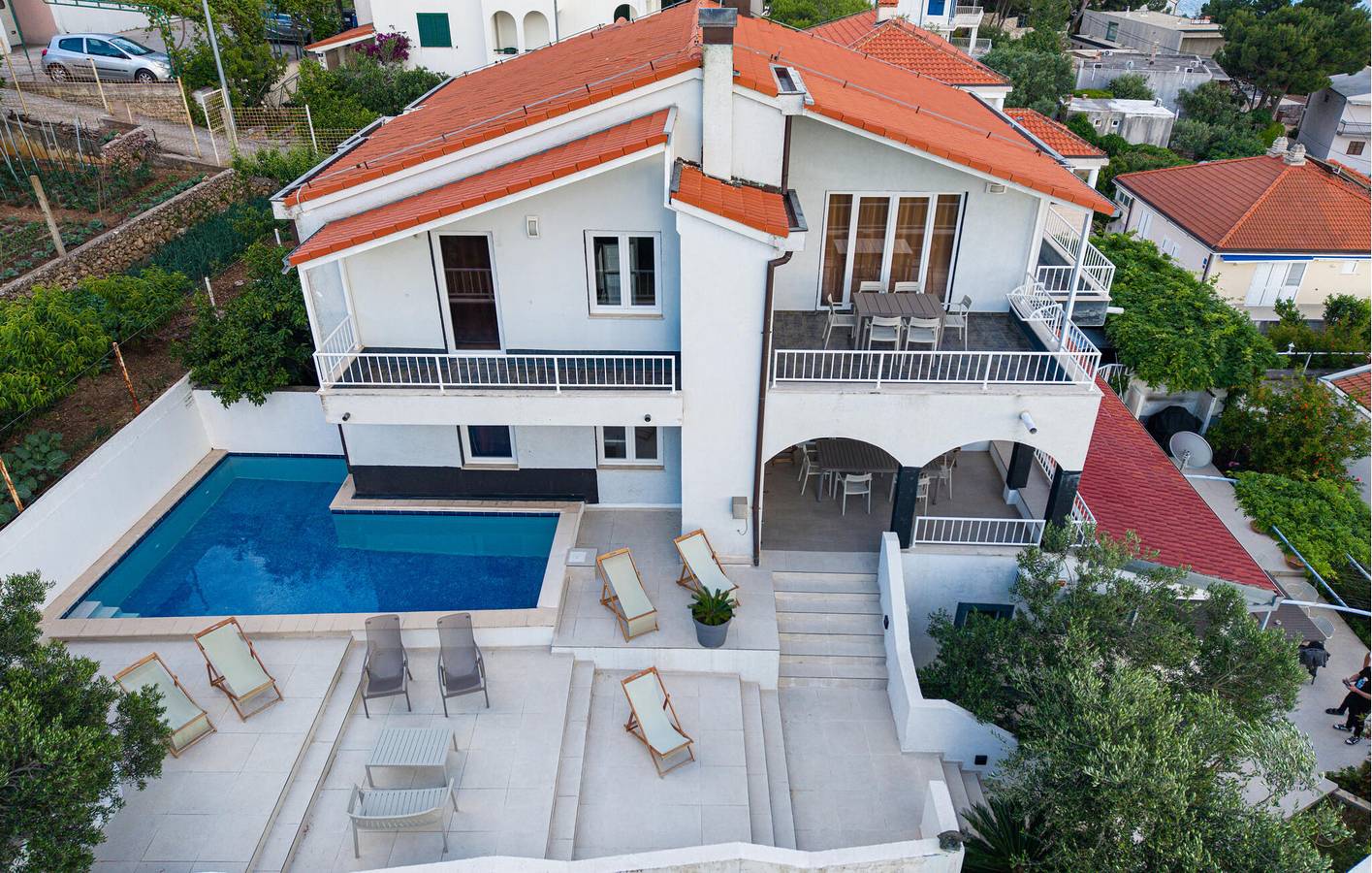 Modernes 2-Zimmer-Apartment mit Pool, Terrasse und Strandzugang (100 m) in Stanici, Omis-Riviera