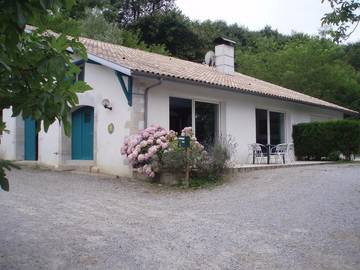 Gîte pour 6 personnes, avec piscine et jardin à Orist