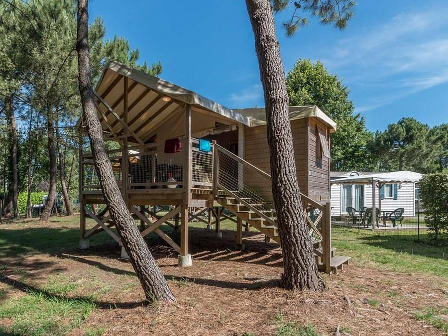 Camping Les Pirates de Carnac - Alojamiento 5 personas - Insolite 25-2 (Cabane sur pilotis Ecologe); max 4 adultos (Literas) Tv in Plouharnel, Côte des Mégalithes