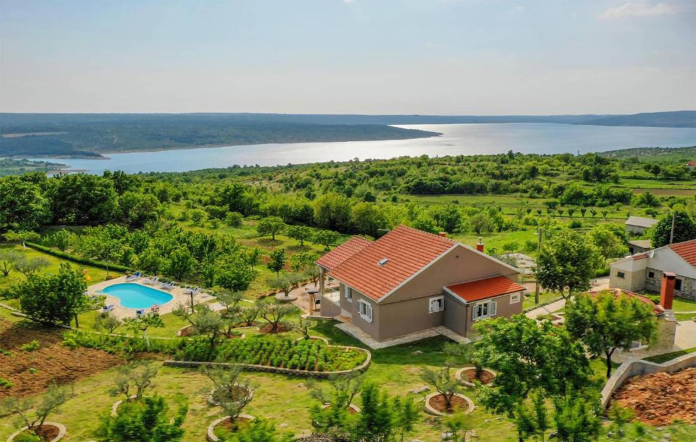 Urlaub am Meer: Gemütliche 2-Zimmer-Wohnung mit Pool und Terrasse in Obrovac, Zadar