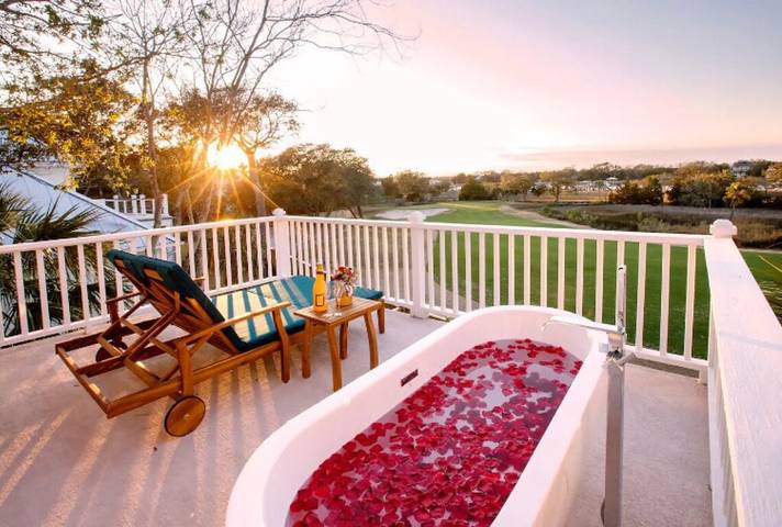 Vacation rental for 8 people, with sauna and hot tub as well as yard in Isle of Palms