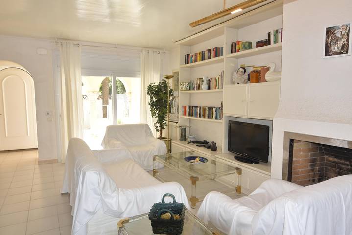 Casa rural para 6 personas, con vistas al mar además de jardín y terraza, Se admiten mascotas en Ampuriabrava - 4