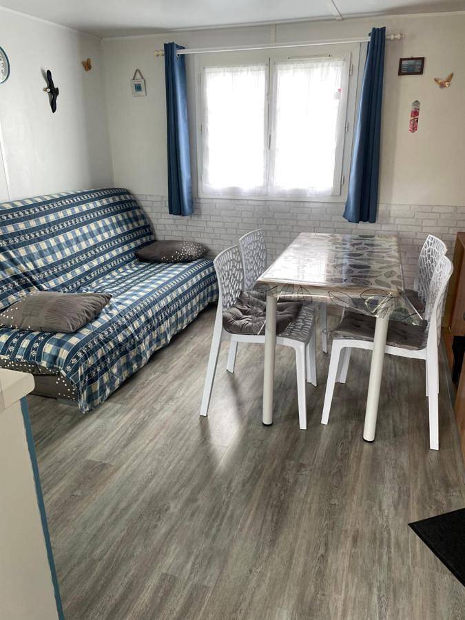 Camping pour 4 personnes, avec terrasse ainsi que vue et piscine, adapté aux familles dans Côte de Granit Rose - 4