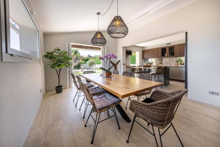Villa pour 8 personnes, avec piscine ainsi que jardin et sauna à Villeneuve-Loubet - 2