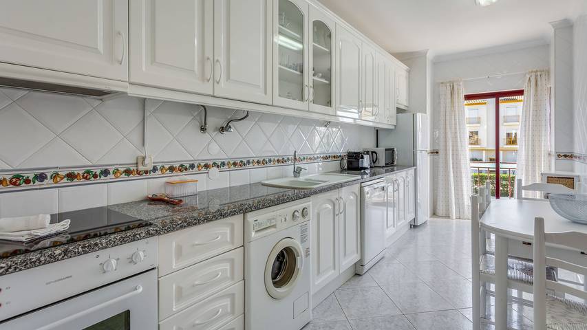 Ganze Wohnung, Ferienwohnung für 4 Personen mit Balkon in Quarteira, Faro Distrikt