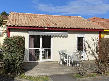 Gîte pour 6 personnes, avec jardin ainsi que terrasse et piscine à Soustons