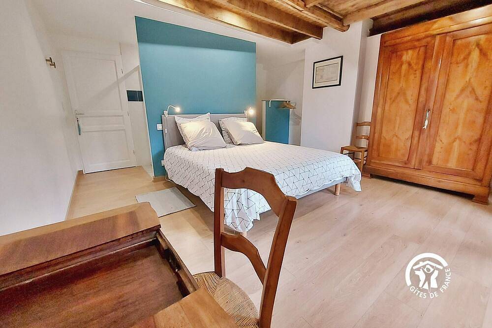 Maison familiale spacieuse avec grand jardin, proche loisirs et activités culturelles in Saint-Poix, Mayenne