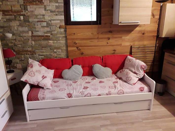 Location de vacances pour 2 personnes, avec Terrasse ainsi que Jardin et Piscine à Cluses