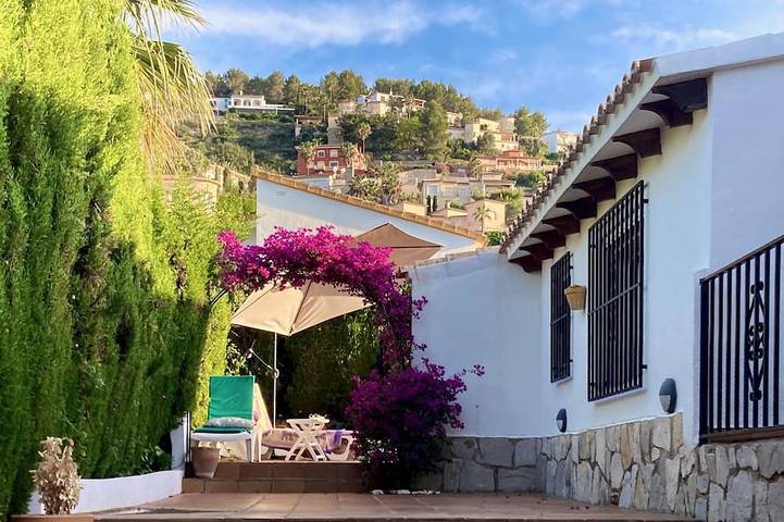 Villa für 6 Personen, mit Terrasse und Pool
