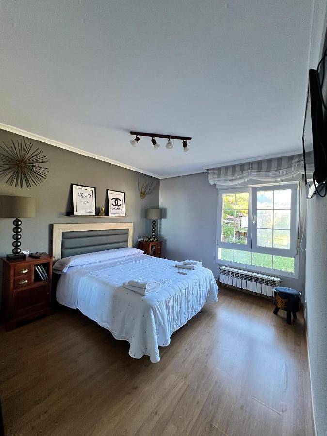 Apartamento para 6 personas, con jardín y vistas, Se admiten mascotas en Salas 