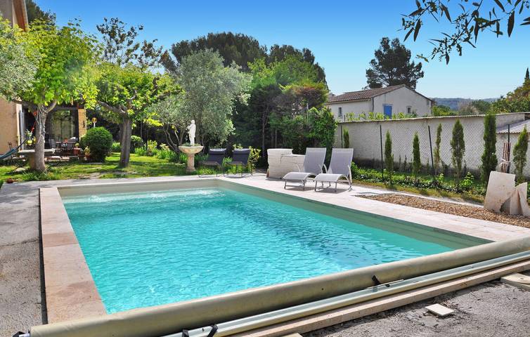 Appartement confortable avec piscine et parking, à 1,5 km de Pernes in Pernes-les-Fontaines, Parc naturel régional du Mont-Ventoux