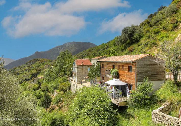 Gîte pour 8 personnes, avec Terrasse et Jardin ainsi que Piscine et Vue
