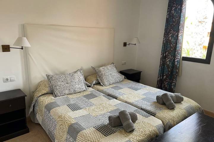 Apartamento entero, Vivienda en un bonito complejo con palmeras y gran piscina con terraza privada in Oasis Tamarindo, La Oliva