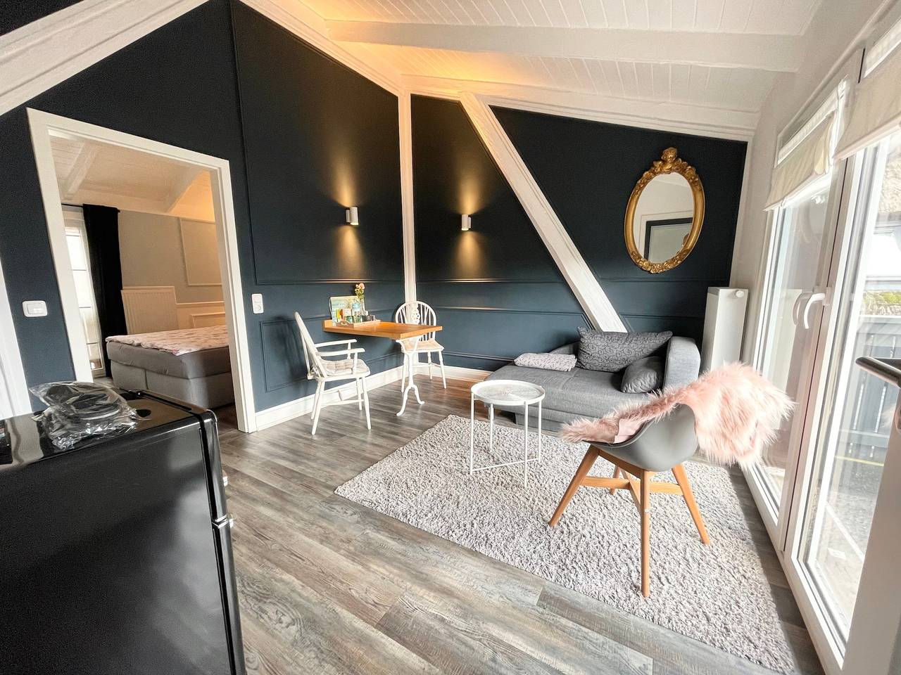 Ganze Ferienwohnung, Rosenhof-Lodge balcony suite blue in Hanerau-Hademarschen, Rendsburg-Eckernförde