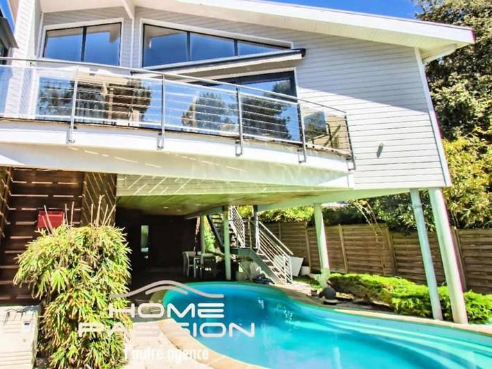 Villa voor 8 personen, with Terras and Tuin as well as Zwembad and Uitzicht in Royan