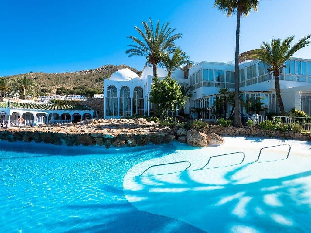 Ganze Wohnung, Ferienwohnung für 5 Personen mit Pool in Nerja, Costa del Sol