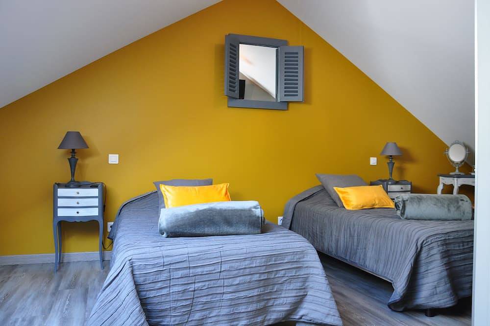 Cottage 10 people in a park with swimming pool in Argilly, Beaune region