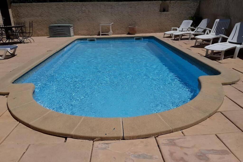 Jolie villa avec piscine in Marignane, Côte méditerranéenne (France)