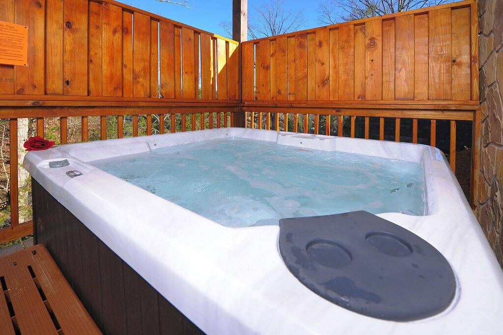 Cinematic Splash: Smoky Mtn Pool Kabine mit Theater Room! in Pigeon Forge, Sevier County