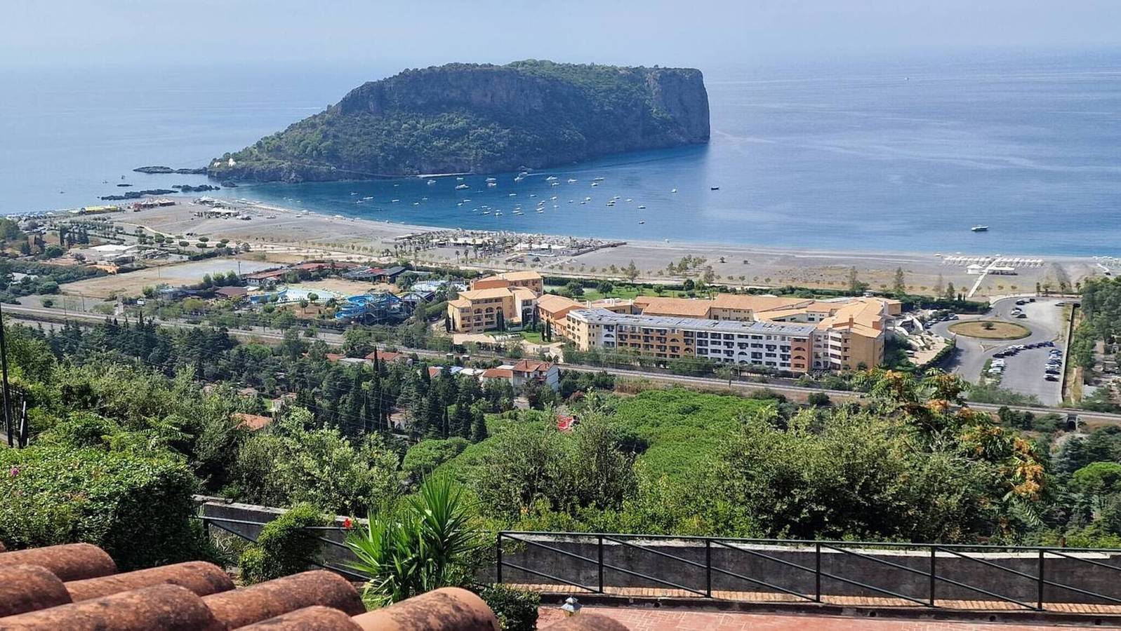 Maison de vacances 'Casa Nuovissima' avec vue sur la mer, Wi-Fi et climatisation in Praia a Mare, Côte Tyrrhénienne Calabre