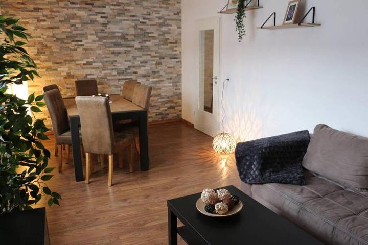 Ferienwohnung für 8 Personen, mit Terrasse und Ausblick in Prohlis