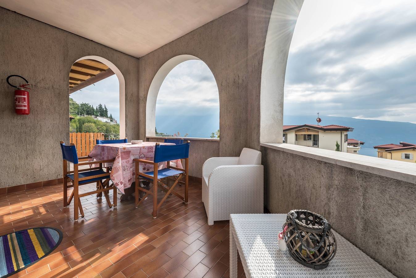 Appartamento intero, Appartamento Ciliegio Casa Demonti con vista sulle montagne, piscina, giardino e Wi-Fi in Tignale, Prealpi Gardesane