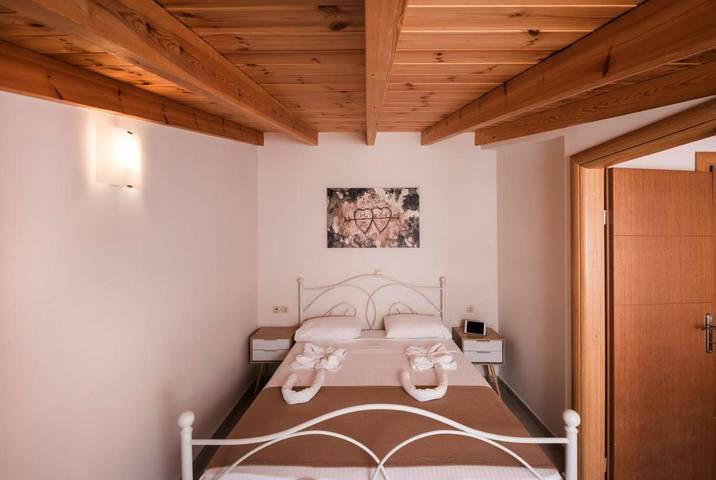 Ferienwohnung für 5 Personen, mit Ausblick und Balkon sowie Pool, kinderfreundlich - 1