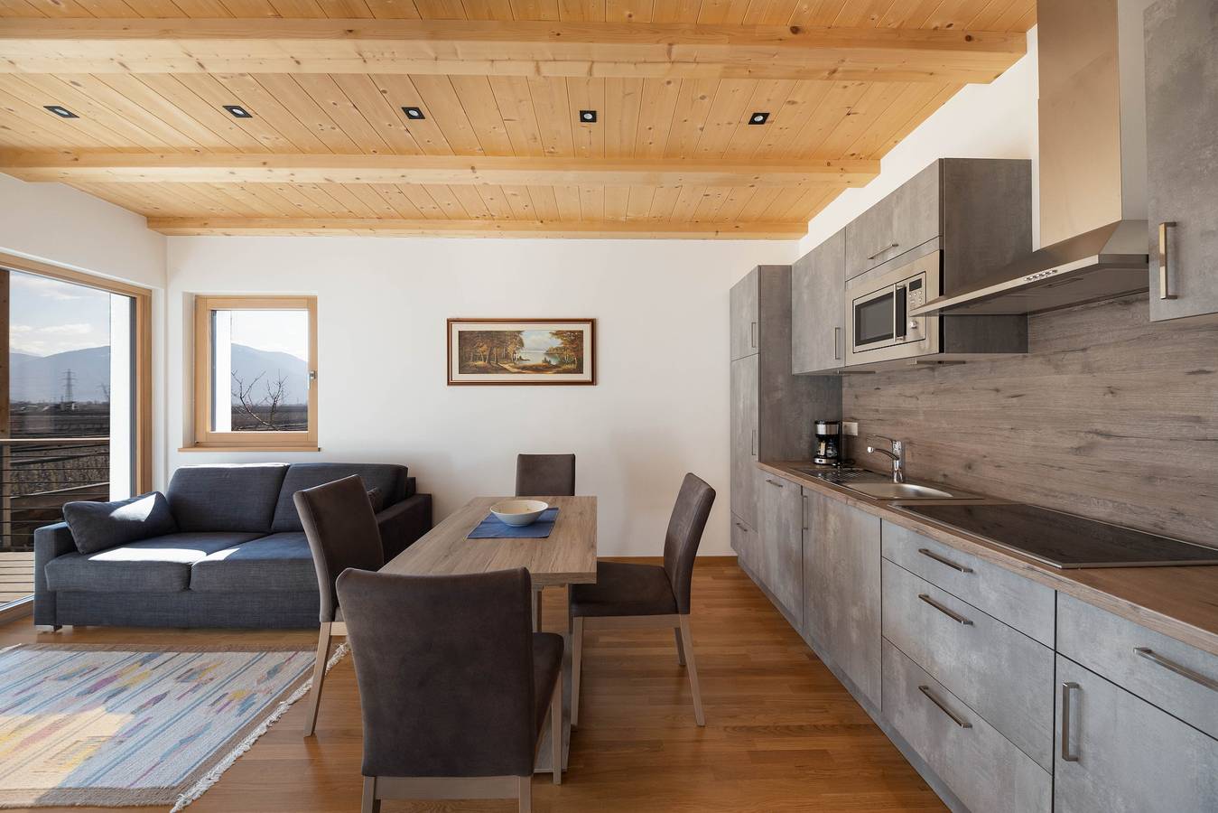 Entire apartment, Light-Flooded Apartment "2 Weger" with Panoramic Mountain View, Wi-Fi & Balcony in Andrian, Nonsberg Group