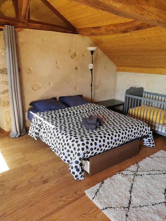 Family Room with Private Bathroom in Troncens, Gers