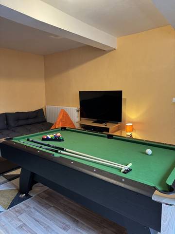 Gîte pour 30 personnes, avec jacuzzi et jardin ainsi que terrasse et piscine, animaux acceptés à Puymaurin