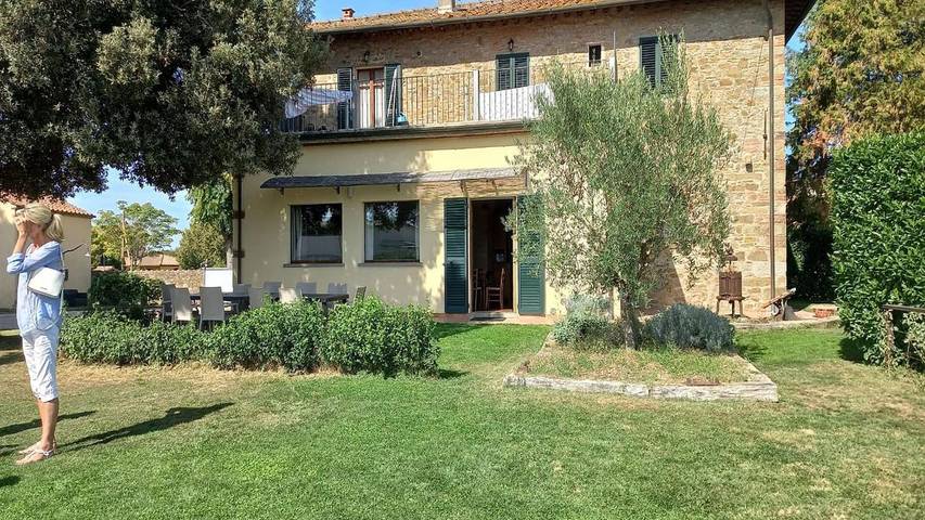 Agriturismo per 15 persone, con giardino e piscina in Castiglion Fiorentino