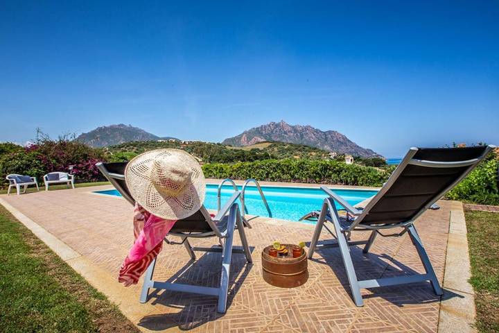 Casa vacanza per 5 persone, con Terrazza e Giardino nonché Piscina e Panorama a Tertenia