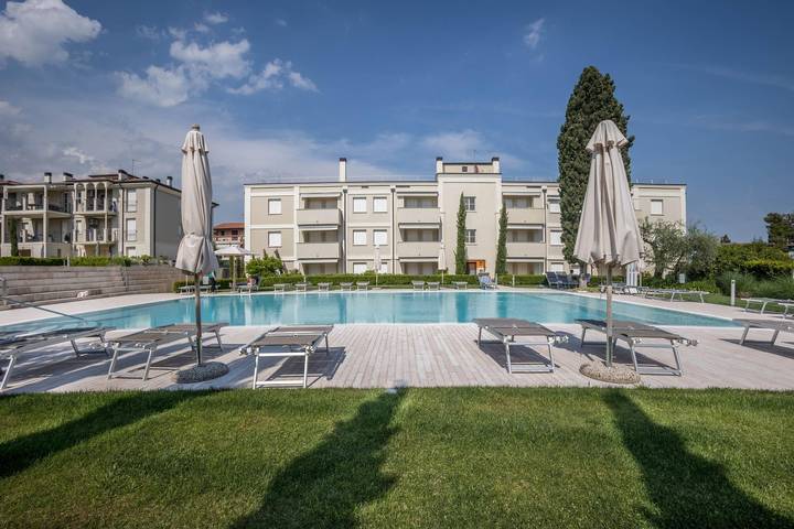 Monolocale intero, Monolocale 'Madeleine' con vista sulle montagne, piscina e Wi-Fi in Maderno, Toscolano-Maderno