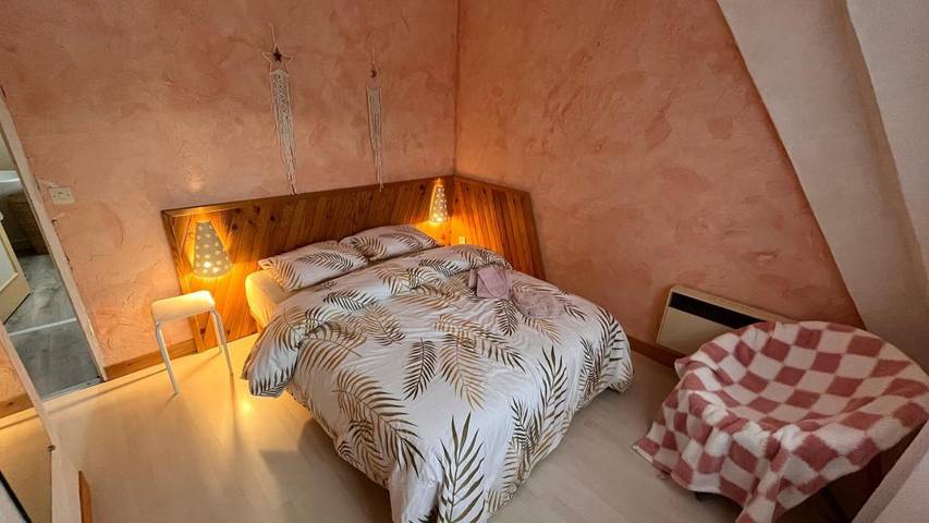 Gîte pour 8 personnes, avec terrasse ainsi que vue et jardin à Lassay-sur-Croisne