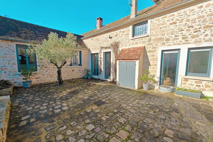Gîte pour 8 personnes, avec jardin dans Fleury-en-Bière