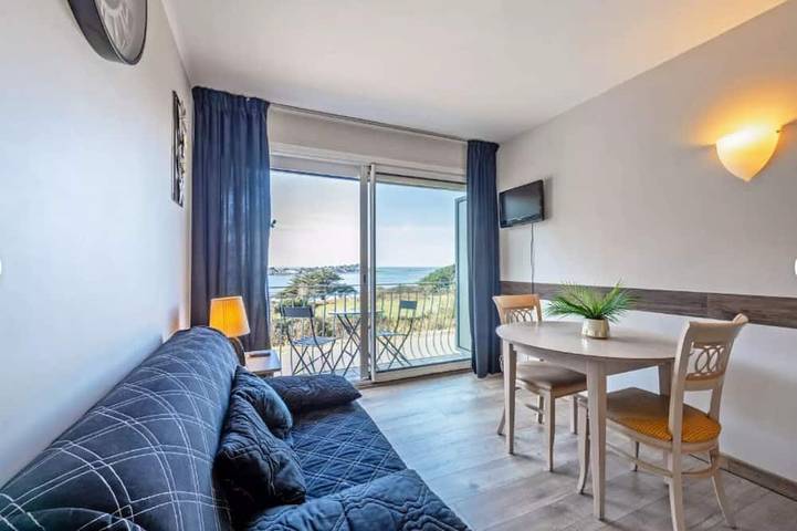 Appartement entier, Appartement avec vue imprennable sur mer et équipé de piscine chauffée in Plestin-les-Grèves, Ceinture Dorée