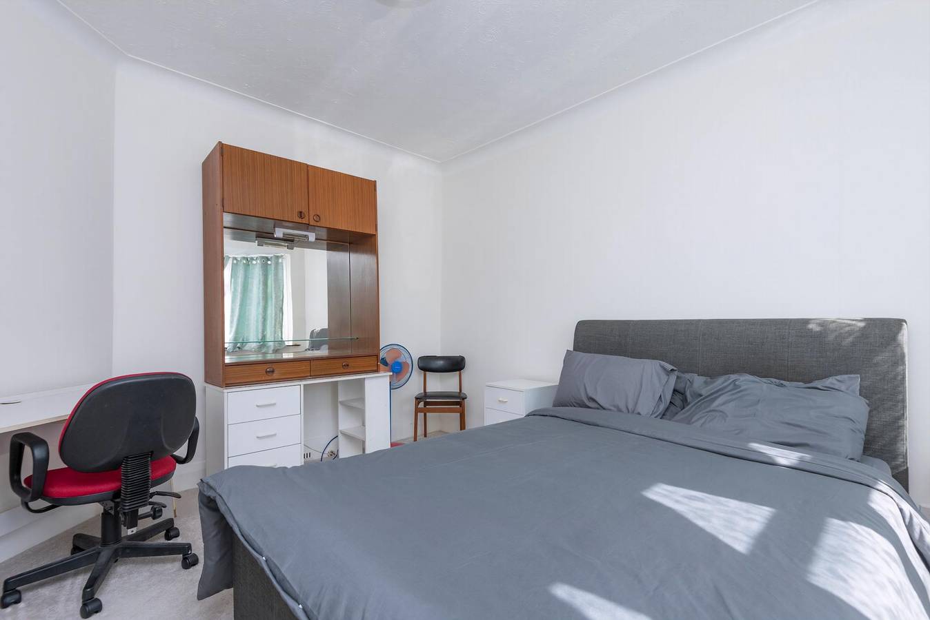 Lovely home in Ilford with parking in Redbridge, Londen