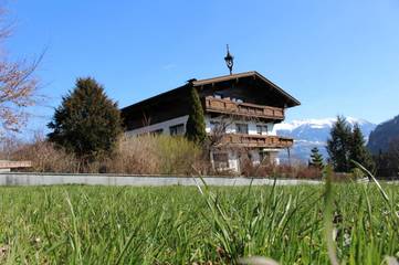 Cottage pour 2 personnes, avec terrasse et jardin ainsi que vue et piscine à Wiesing