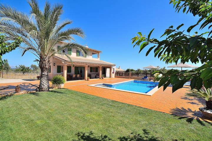 Finca für 4 Personen, mit Balkon und Terrasse sowie Garten in Santa Margalida