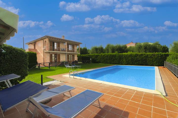 Vakantiehuis voor 10 personen, with Terras and Tuin as well as Zwembad in Montepulciano