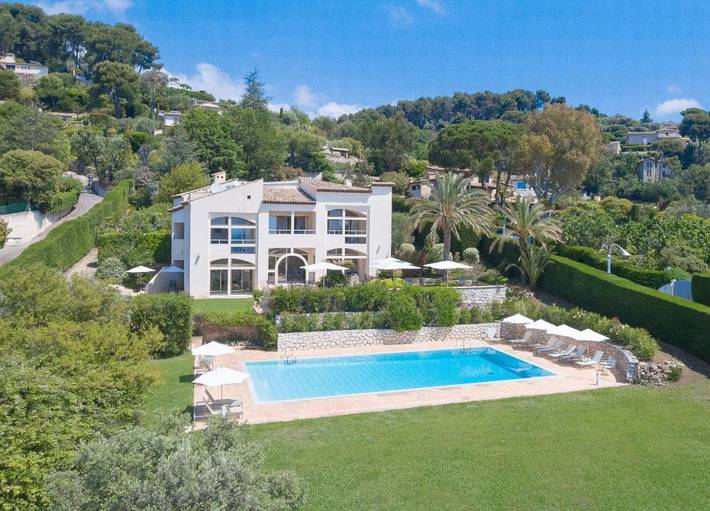Chalet para 12 personas, con jardín además de vistas y piscina - 1